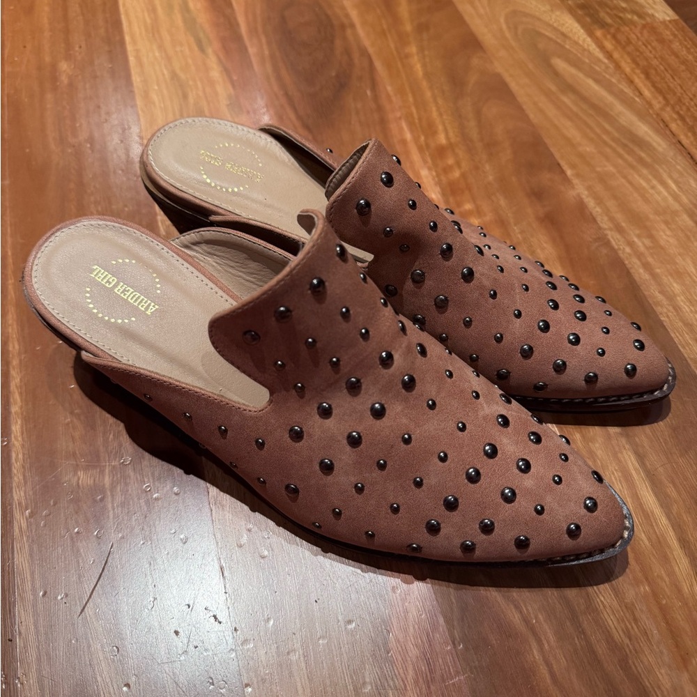 Brown Leather Mules with Heart Cutouts size9